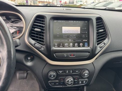 Used 2018 Jeep Cherokee Limited image 17