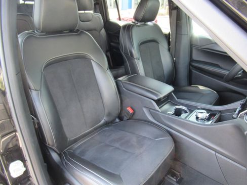 Used 2025 Jeep Grand Cherokee L Laredo RWD image 10