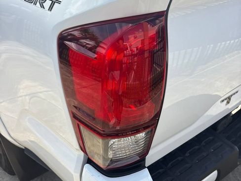 Used 2019 Toyota Tacoma TRD Sport AWD/4WD image 22