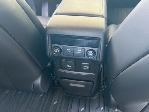 Used 2019 GMC Acadia SLT w/ Black Edition FWD image 19