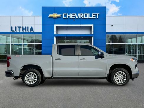 Used 2024 Chevrolet Silverado 1500 LT AWD/4WD image 8