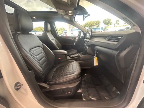 Certified 2024 Ford Escape SE w/ PHEV Premium Package image 26