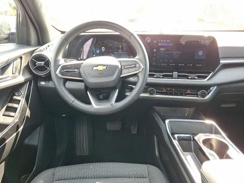 Used 2025 Chevrolet Equinox LT image 11