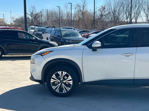 Used 2023 Nissan Rogue SV image 7