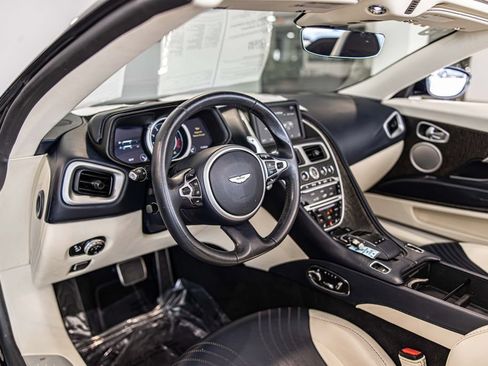 Used 2019 Aston Martin DB11 Volante RWD image 18