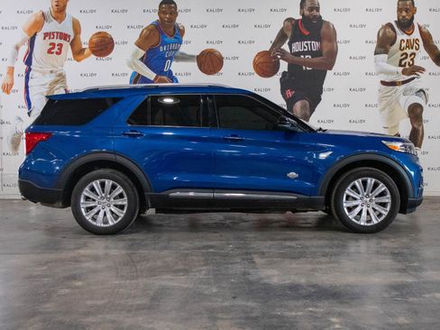 Used 2021 Ford Explorer King Ranch w/ Premium Technology Package image 19