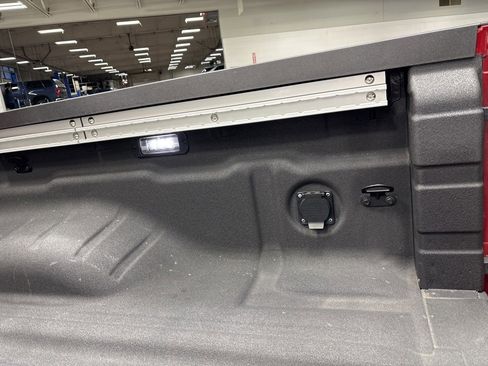 Used 2024 Nissan Frontier SL image 32