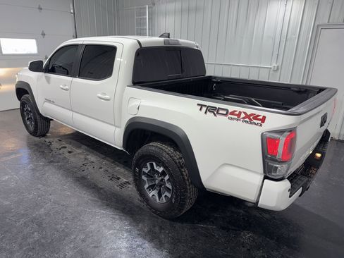 Used 2023 Toyota Tacoma TRD Off-Road w/ Technology Package AWD/4WD image 2