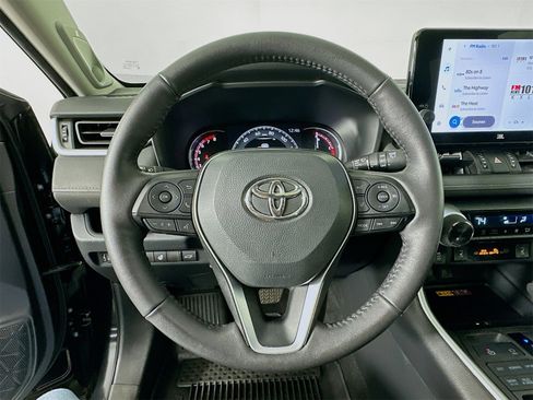 Used 2023 Toyota RAV4 XLE Premium image 11