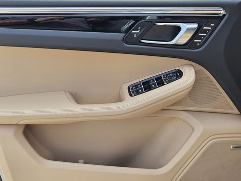 Certified 2026 Porsche Macan image 22