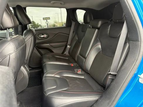 Used 2021 Jeep Cherokee Trailhawk w/ Comfort/Convenience Group image 18