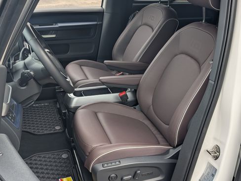 Used 2025 Volkswagen ID. Buzz Pro S Plus RWD image 16