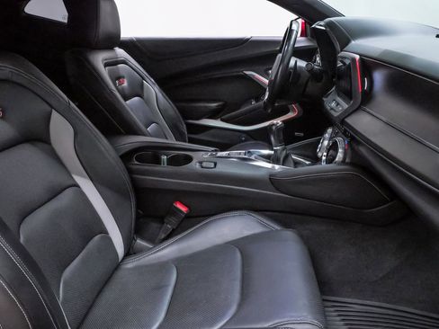 Used 2021 Chevrolet Camaro SS RWD image 13