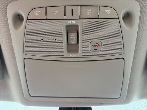 Used 2023 Nissan Maxima Platinum w/ Sport Mat Group FWD image 16