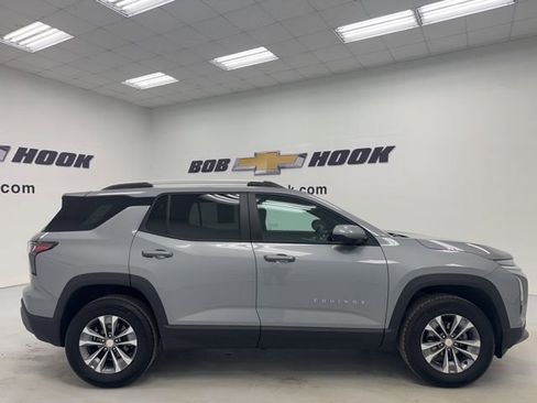 Used 2025 Chevrolet Equinox LT w/ Convenience Package II image 4