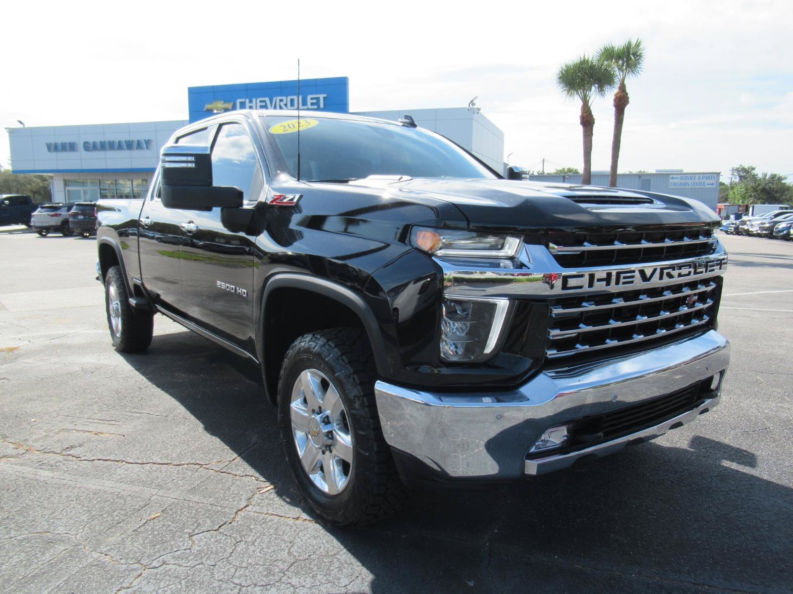 Used 2023 Chevrolet Silverado 2500 LTZ w/ LTZ Convenience Package AWD/4WD image 3