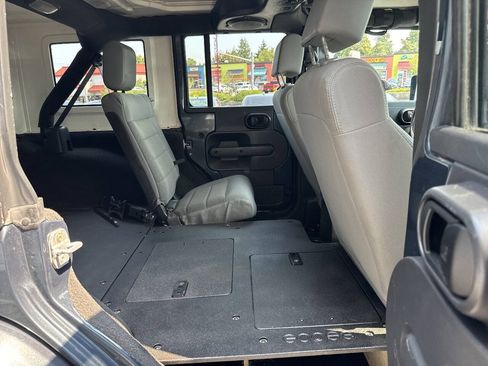 Used 2008 Jeep Wrangler Unlimited Sahara AWD/4WD image 19