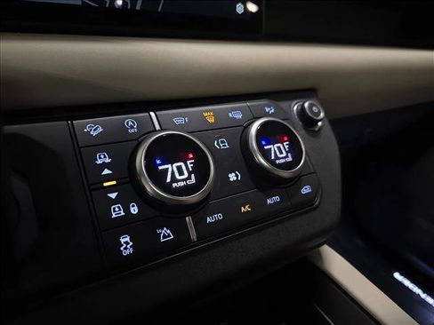 Certified 2024 Land Rover Defender 110 X-Dynamic SE image 23