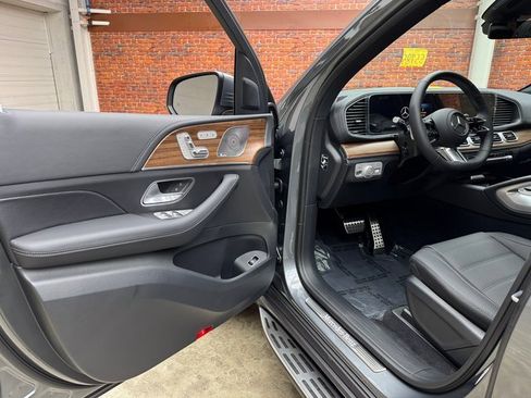 New 2025 Mercedes-Benz GLS 580 4MATIC image 9