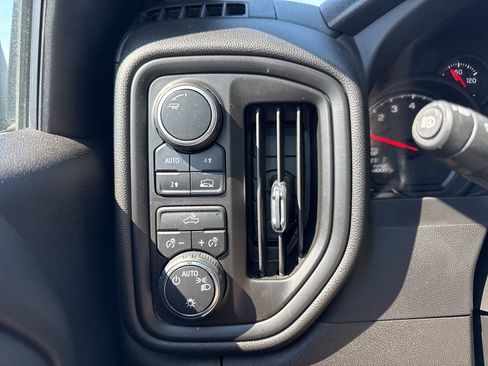 Used 2023 Chevrolet Silverado 1500 Custom image 21