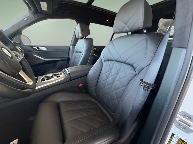 Used 2026 BMW X7 xDrive40i w/ Premium Package AWD/4WD image 16