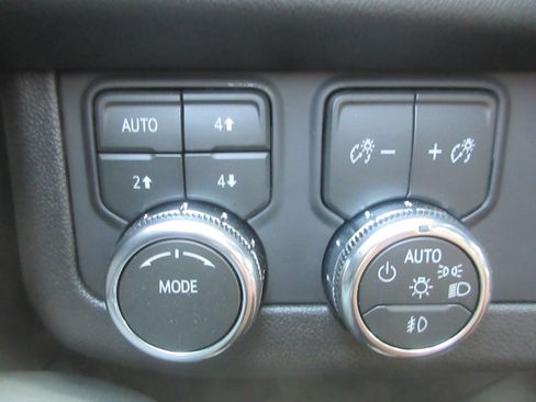 New 2026 GMC Yukon AT4 AWD/4WD image 17