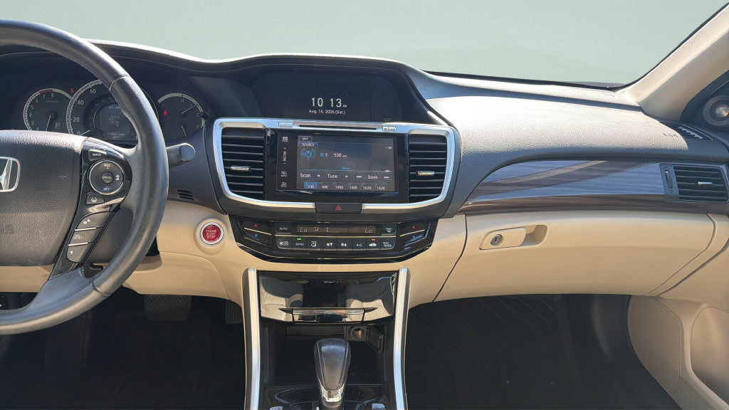 Used 2017 Honda Accord Touring image 11
