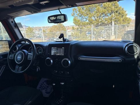 Used 2015 Jeep Wrangler Unlimited Sahara w/ Connectivity Group image 28