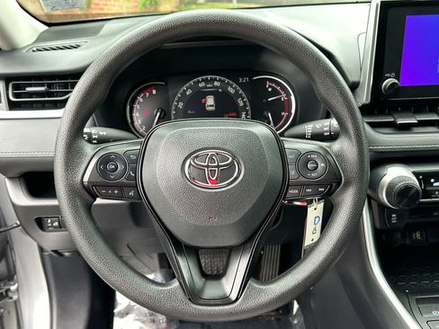 Used 2025 Toyota RAV4 LE AWD/4WD image 27
