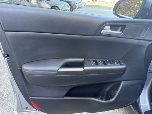 Used 2021 Kia Sportage S image 10