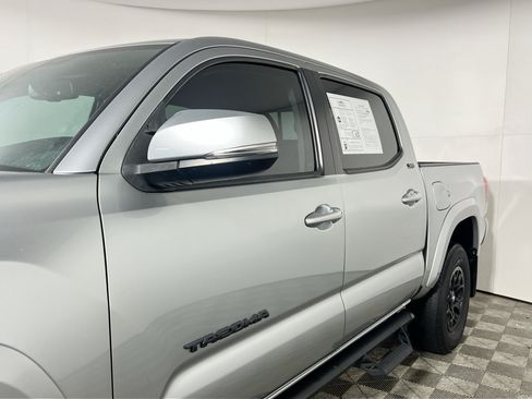 Used 2022 Toyota Tacoma SR5 w/ Technology Package RWD image 12