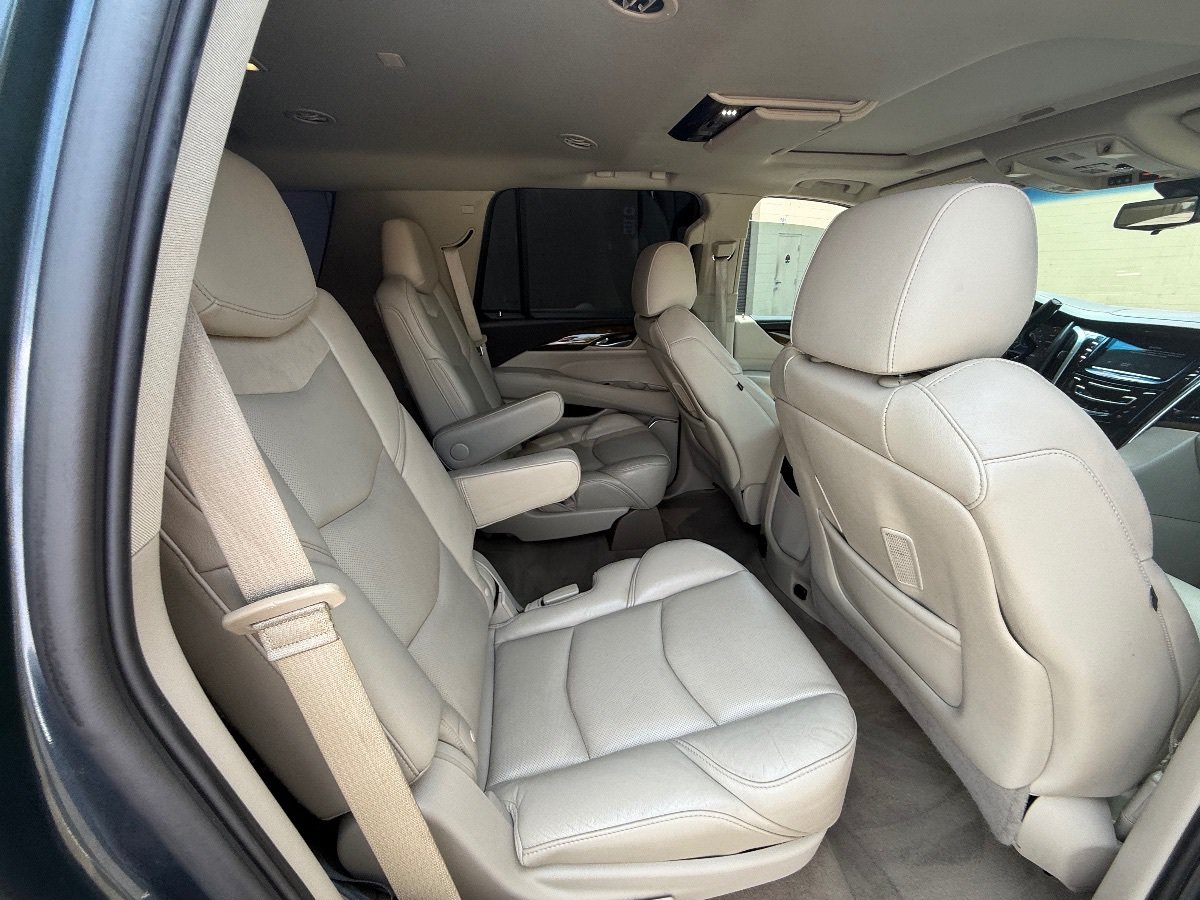 Used 2019 Cadillac Escalade Premium Luxury AWD/4WD image 19