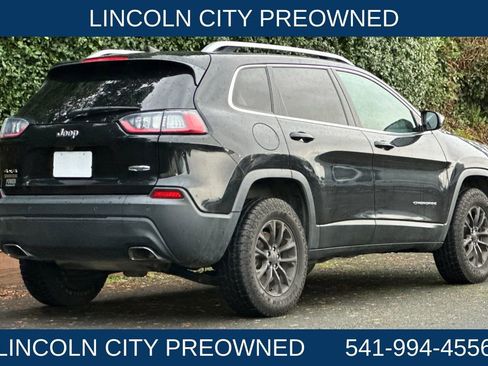 Used 2019 Jeep Cherokee Latitude Plus w/ Comfort/Convenience Group image 3