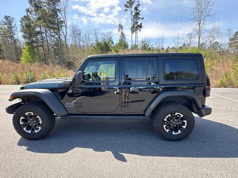 Used 2025 Jeep Wrangler Unlimited Rubicon 4xe w/ Safety Group AWD/4WD image 9