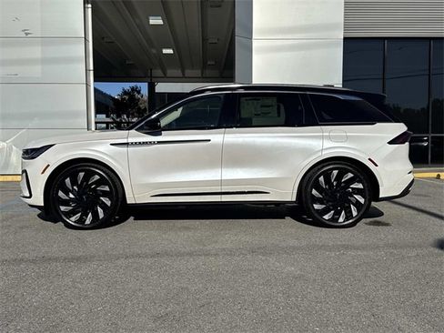 New 2026 Lincoln Nautilus Black Label w/ Jet Appearance Package image 6