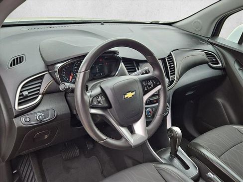 Used 2020 Chevrolet Trax LT w/ LT Convenience Package FWD image 10