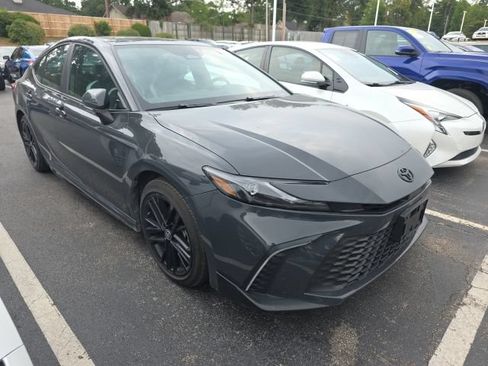 Used 2026 Toyota Camry SE w/ Convenience Package FWD image 3