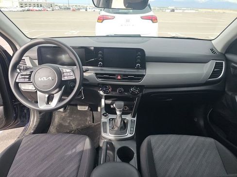 Used 2025 Kia Seltos LX AWD/4WD image 6