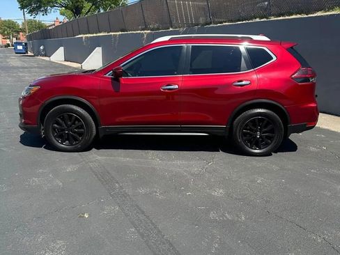 Used 2018 Nissan Rogue SV FWD image 2