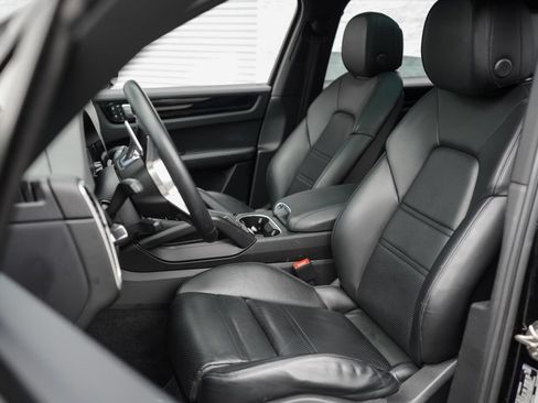 Used 2023 Porsche Cayenne AWD/4WD image 22