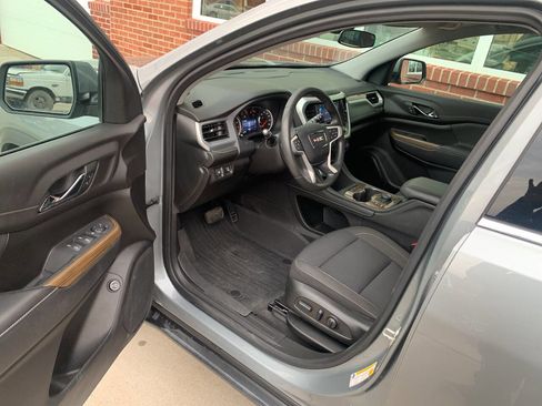 Used 2023 GMC Acadia SLE w/ Driver Convenience Package image 11