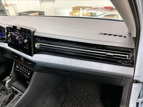 Used 2025 Volkswagen Jetta SE w/ Sunroof Package image 18