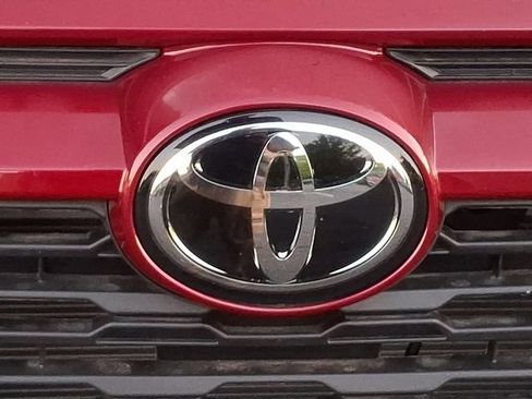 Used 2025 Toyota RAV4 XLE w/ Convenience Package FWD image 5