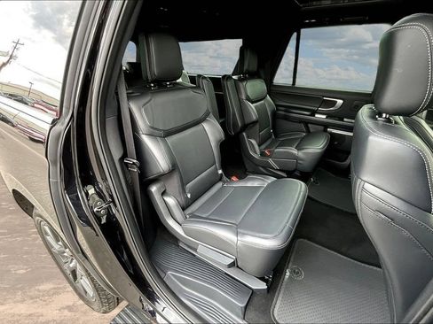 Certified 2025 Ford Expedition Max Platinum w/ Stealth Performance Package AWD/4WD image 27