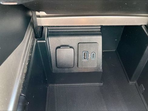 Used 2020 Ford Explorer XLT w/ Equipment Group 202A RWD image 16