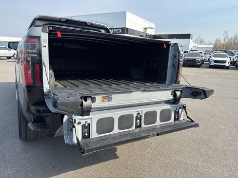 Used 2024 GMC Sierra EV Denali image 32