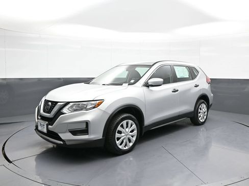 Used 2018 Nissan Rogue S AWD/4WD image 1