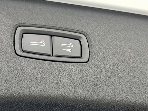 Used 2025 Porsche Cayenne image 31