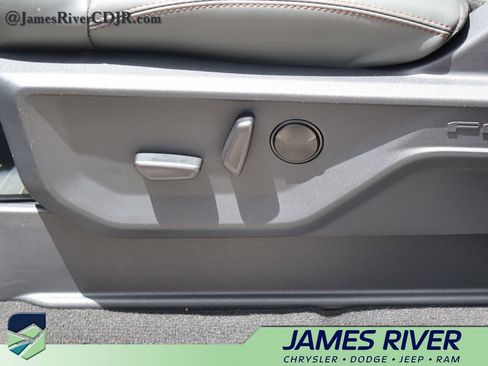 Used 2025 Ford Expedition Active AWD/4WD image 26