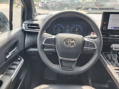 Used 2025 Toyota Sienna XLE Woodland Edition AWD/4WD image 16